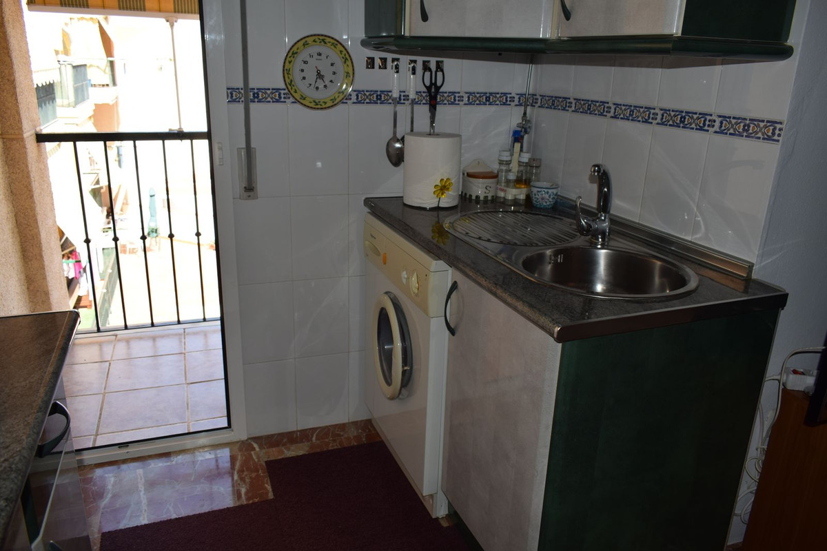 Se vende Apartamento Planta Media de 2 dormitorios en Costa Del Sol East, Málaga, España