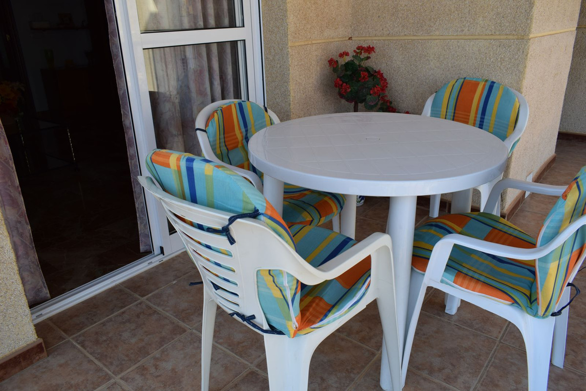 Se vende Apartamento Planta Media de 2 dormitorios en Costa Del Sol East, Málaga, España