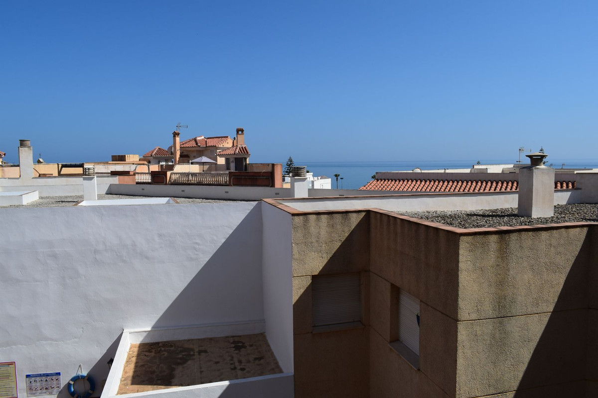 Se vende Apartamento Planta Media de 2 dormitorios en Costa Del Sol East, Málaga, España