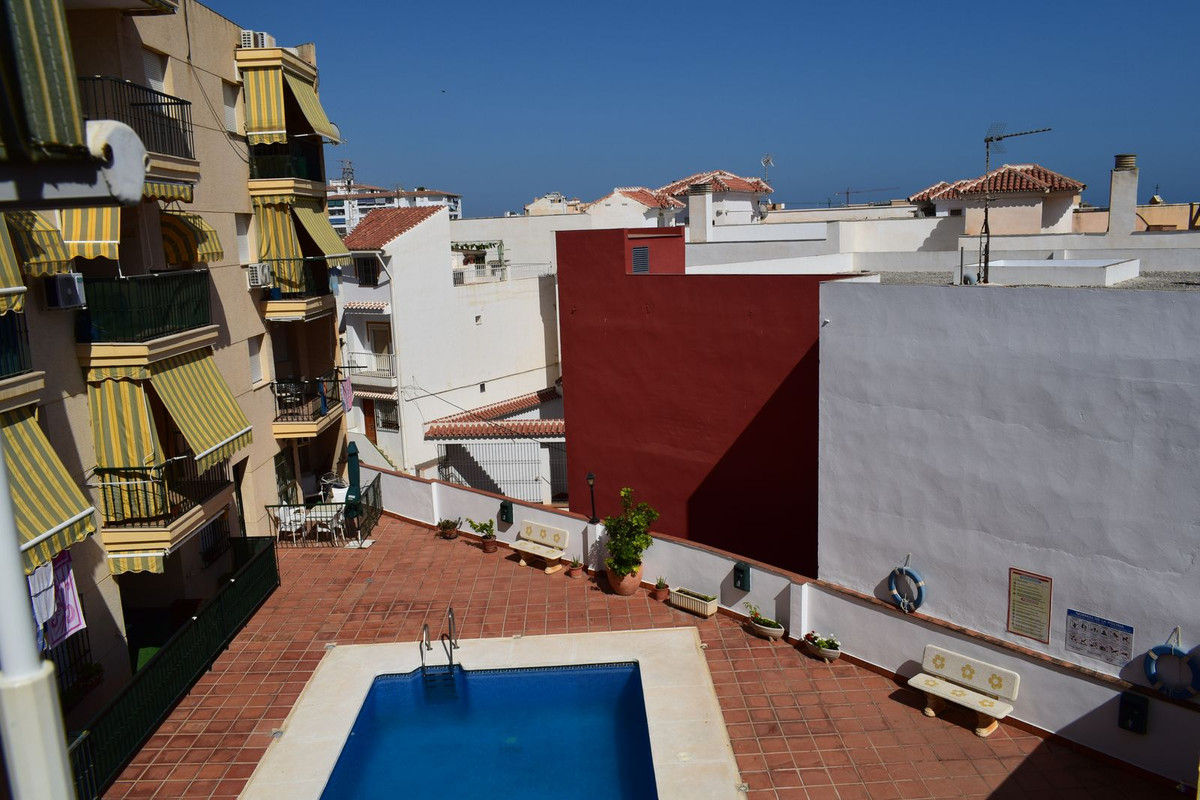 Se vende Apartamento Planta Media de 2 dormitorios en Costa Del Sol East, Málaga, España