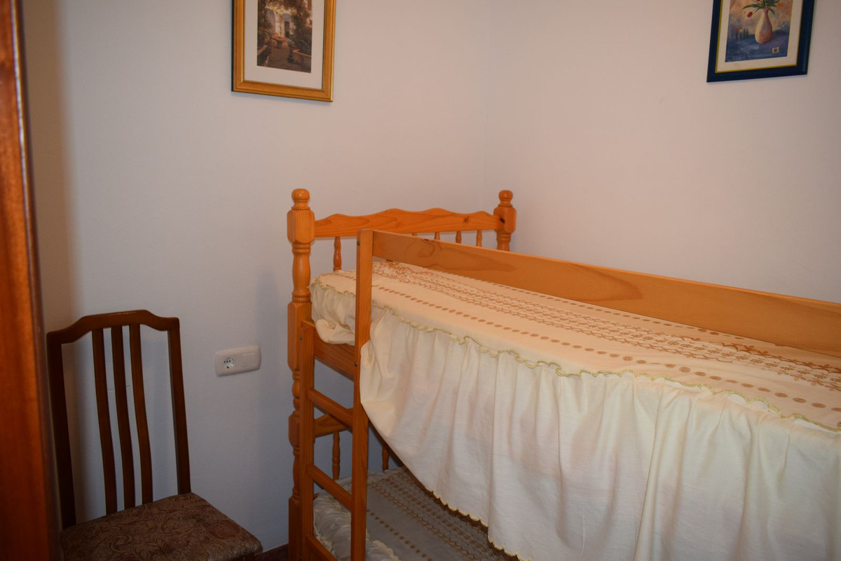 Se vende Apartamento Planta Media de 2 dormitorios en Costa Del Sol East, Málaga, España