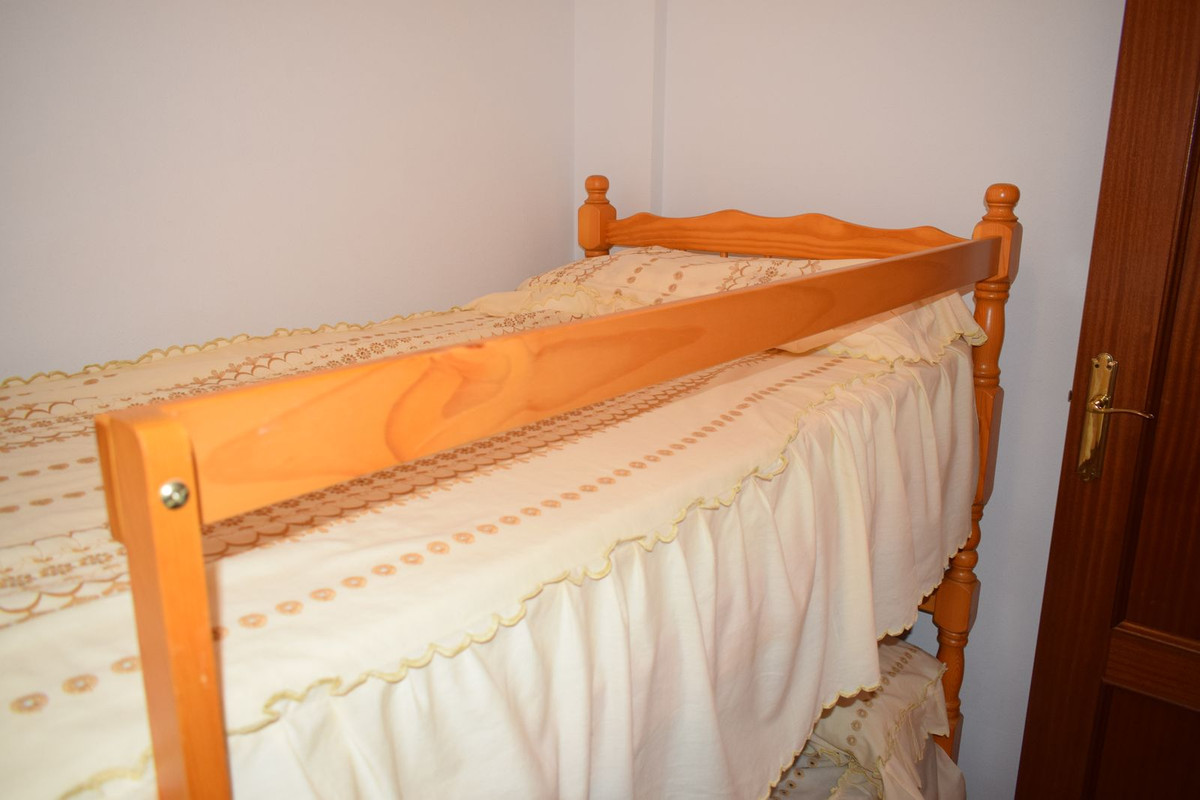 Se vende Apartamento Planta Media de 2 dormitorios en Costa Del Sol East, Málaga, España