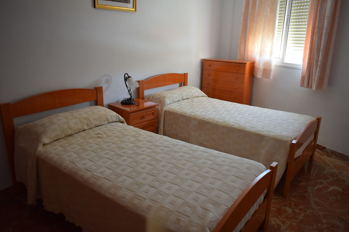Se vende Apartamento Planta Media de 2 dormitorios en Costa Del Sol East, Málaga, España