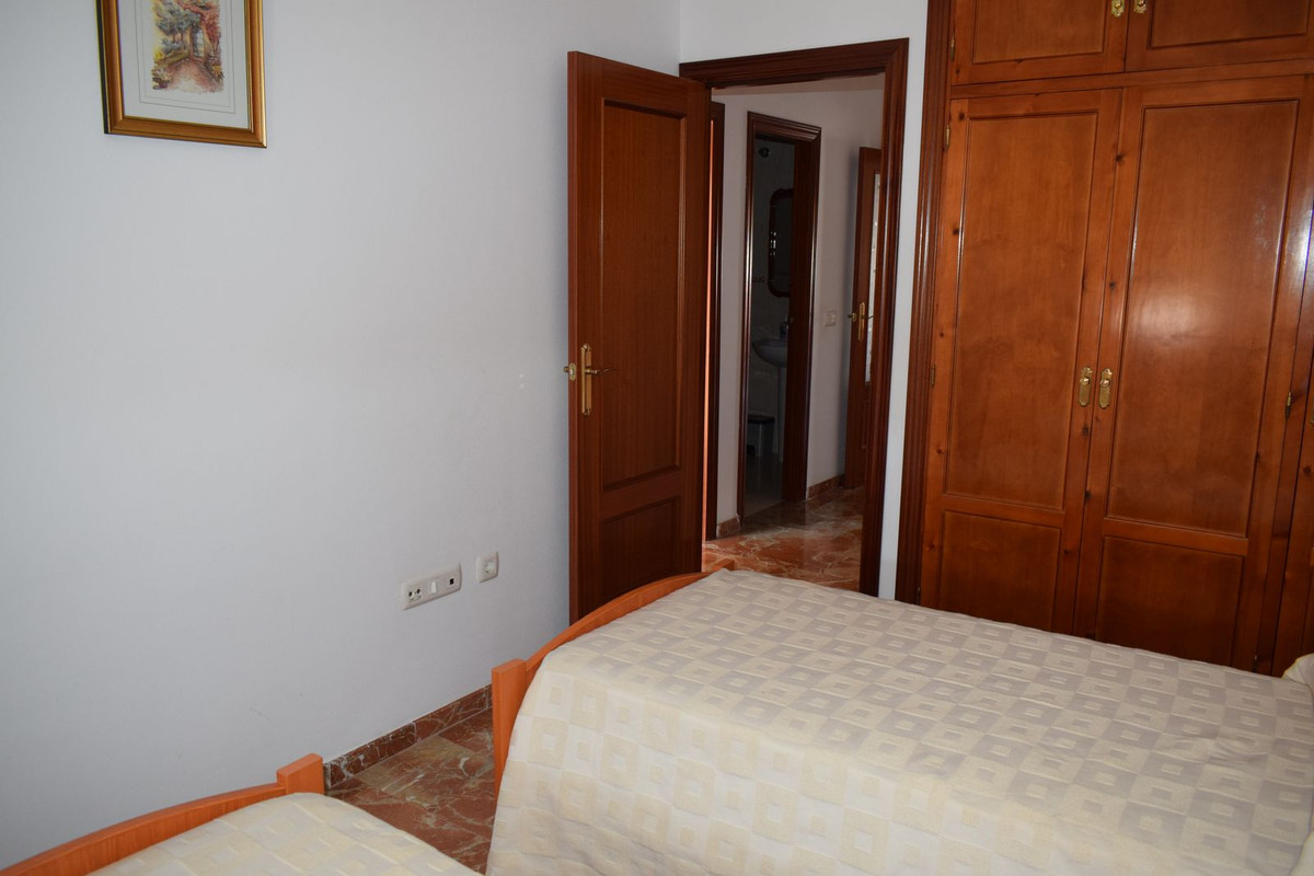 Se vende Apartamento Planta Media de 2 dormitorios en Costa Del Sol East, Málaga, España