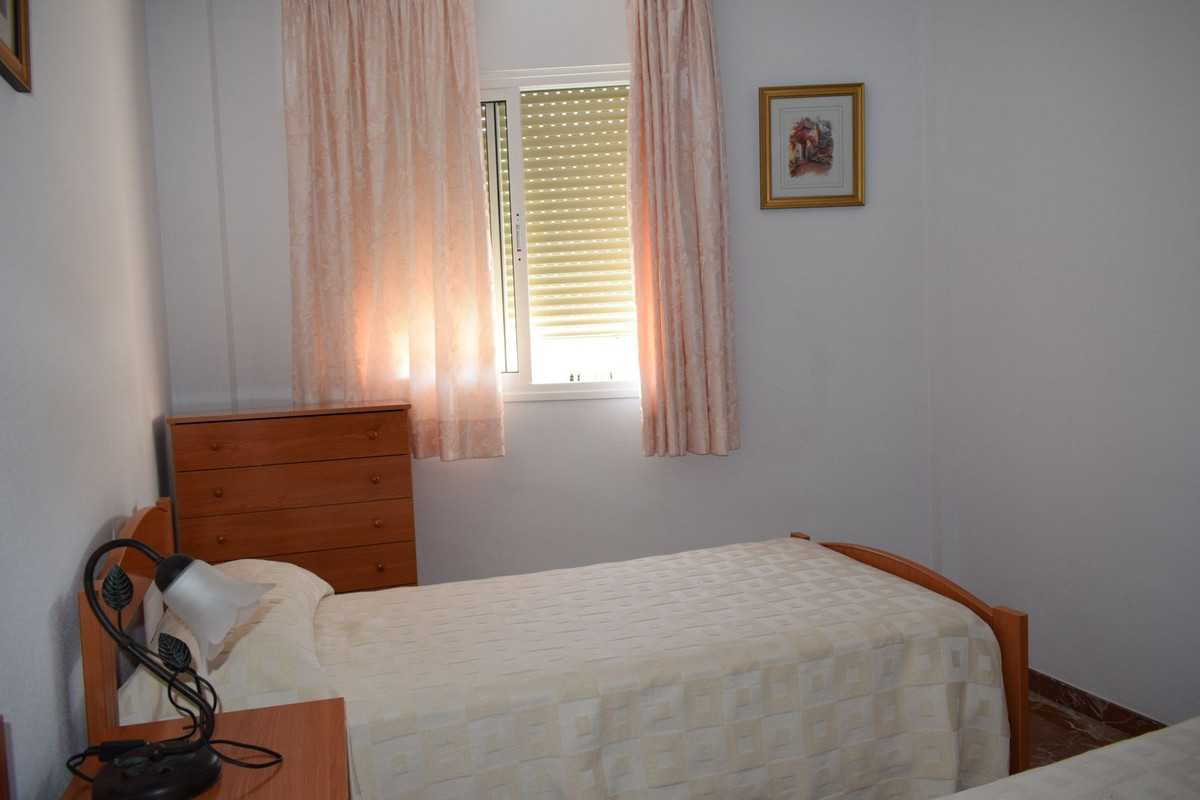 Se vende Apartamento Planta Media de 2 dormitorios en Costa Del Sol East, Málaga, España
