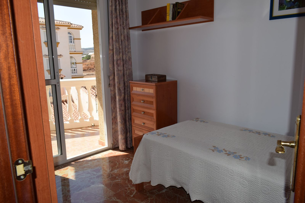 Se vende Apartamento Planta Media de 2 dormitorios en Costa Del Sol East, Málaga, España