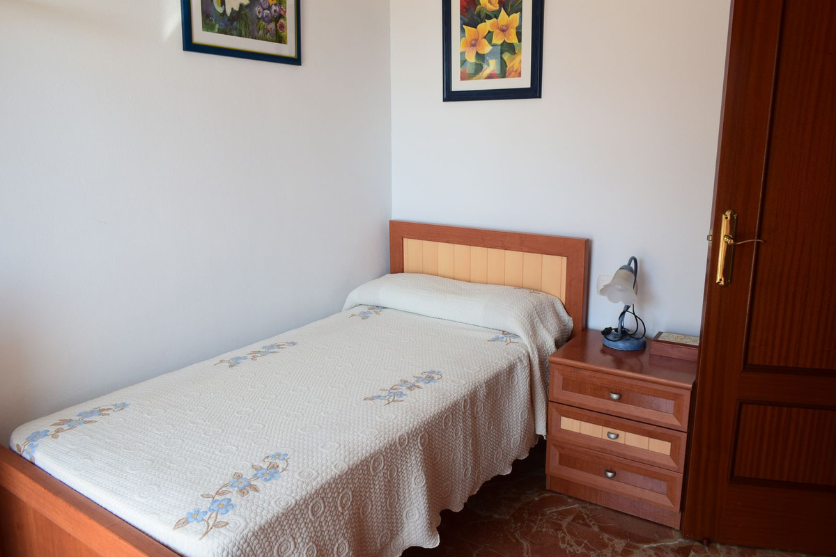 Se vende Apartamento Planta Media de 2 dormitorios en Costa Del Sol East, Málaga, España