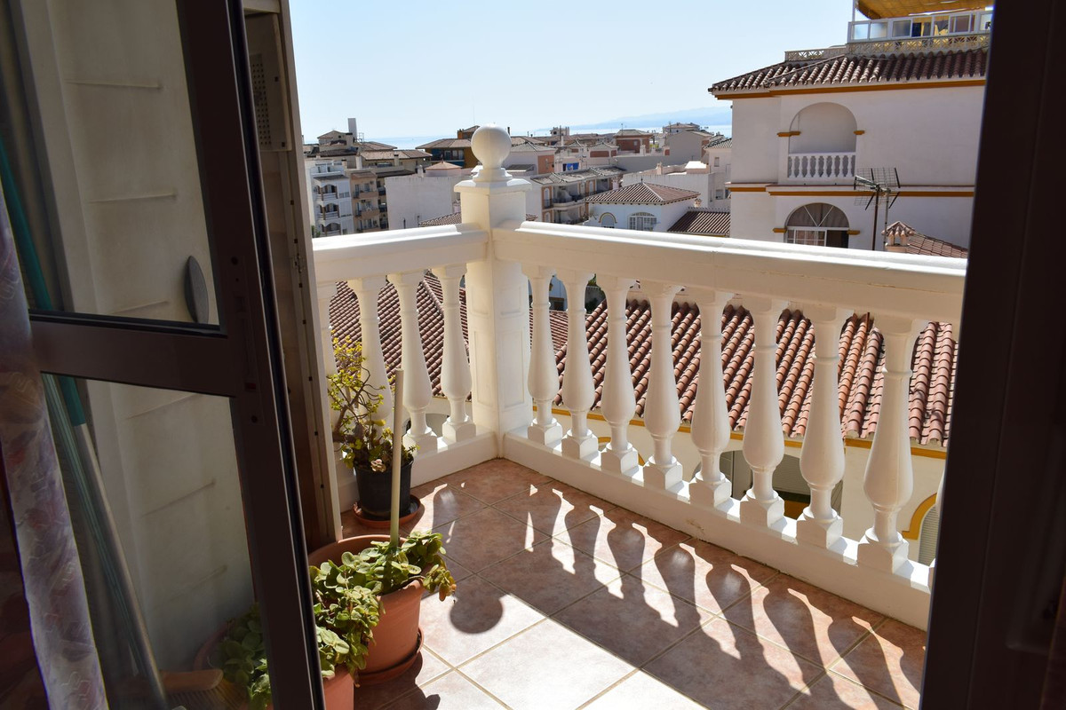 Se vende Apartamento Planta Media de 2 dormitorios en Costa Del Sol East, Málaga, España