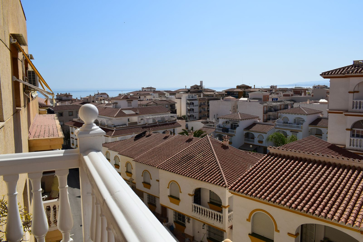 Se vende Apartamento Planta Media de 2 dormitorios en Costa Del Sol East, Málaga, España