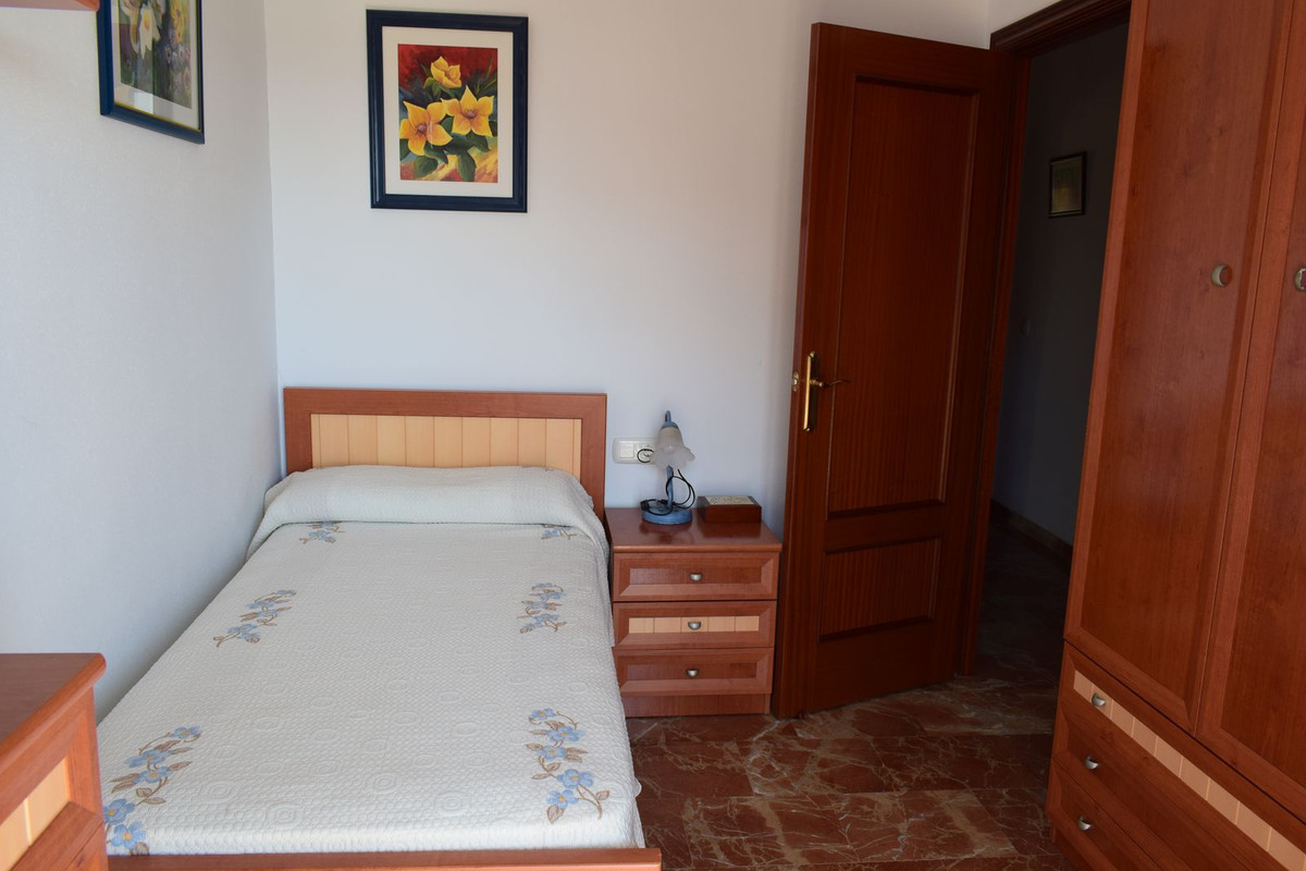 Se vende Apartamento Planta Media de 2 dormitorios en Costa Del Sol East, Málaga, España