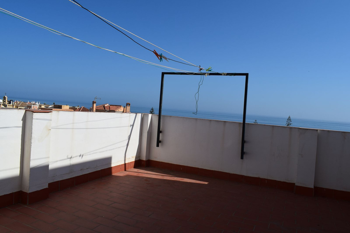 Se vende Apartamento Planta Media de 2 dormitorios en Costa Del Sol East, Málaga, España