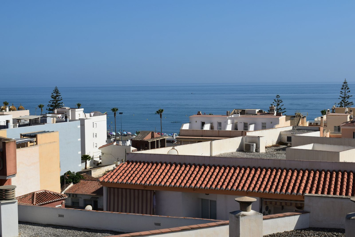 Se vende Apartamento Planta Media de 2 dormitorios en Costa Del Sol East, Málaga, España