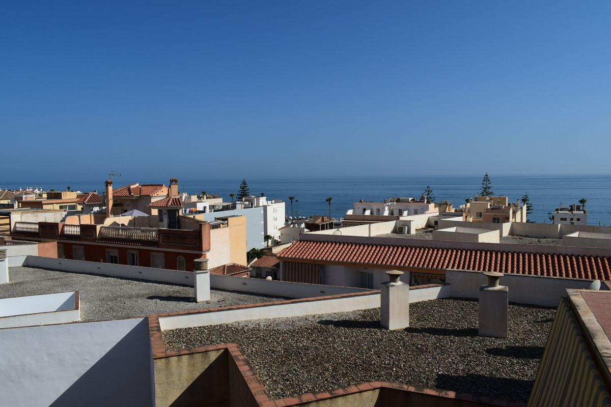 Se vende Apartamento Planta Media de 2 dormitorios en Costa Del Sol East, Málaga, España