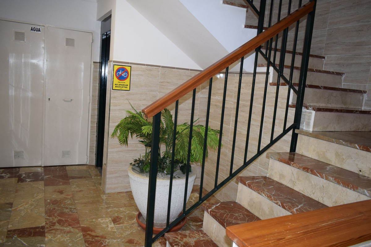 Se vende Apartamento Planta Media de 2 dormitorios en Costa Del Sol East, Málaga, España