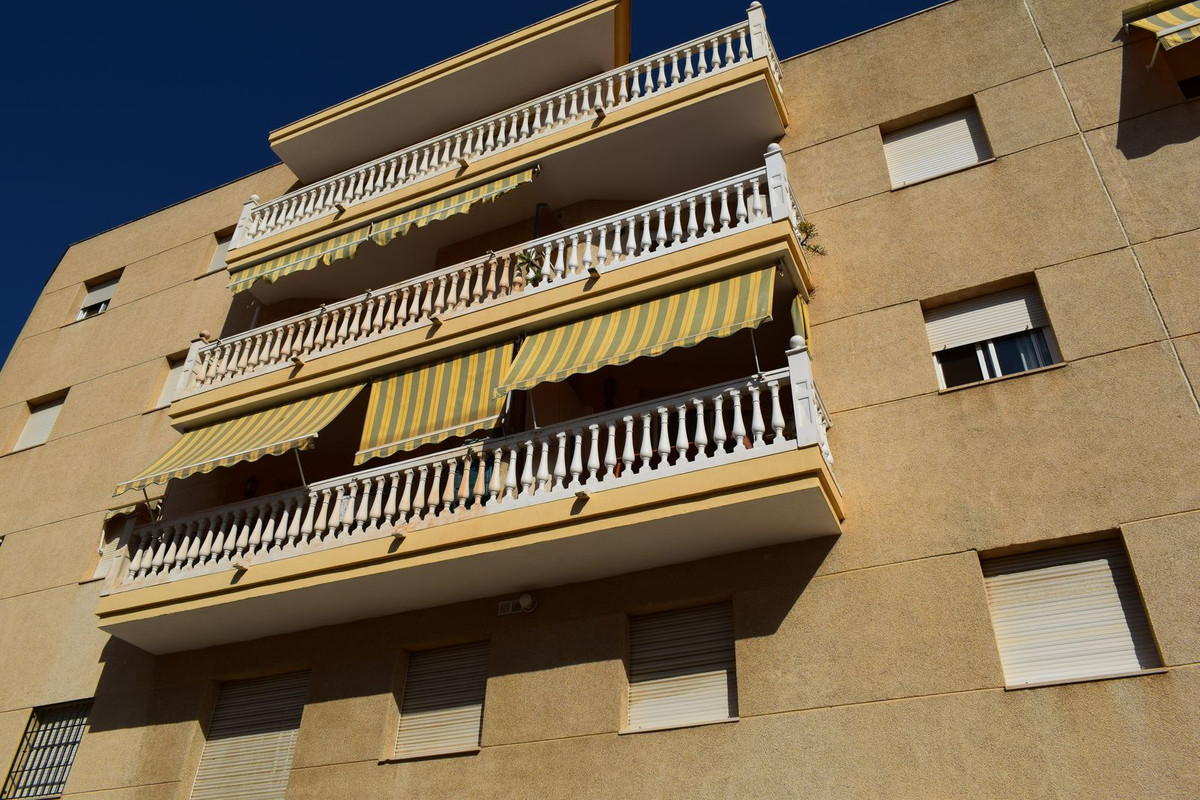 Se vende Apartamento Planta Media de 2 dormitorios en Costa Del Sol East, Málaga, España