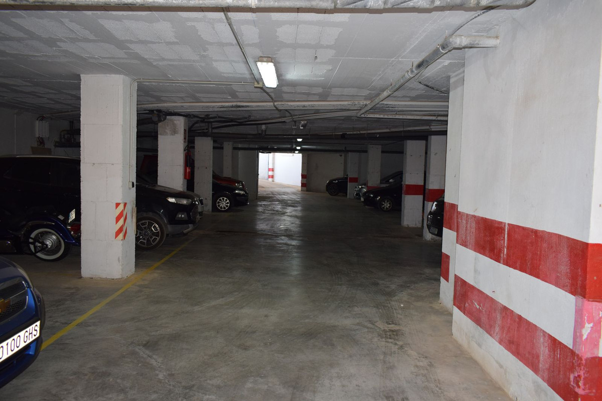 Se vende Apartamento Planta Media de 2 dormitorios en Costa Del Sol East, Málaga, España
