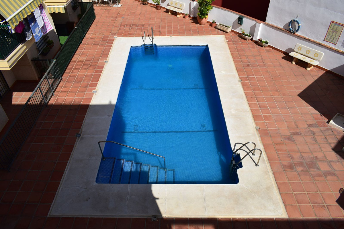 Se vende Apartamento Planta Media de 2 dormitorios en Costa Del Sol East, Málaga, España