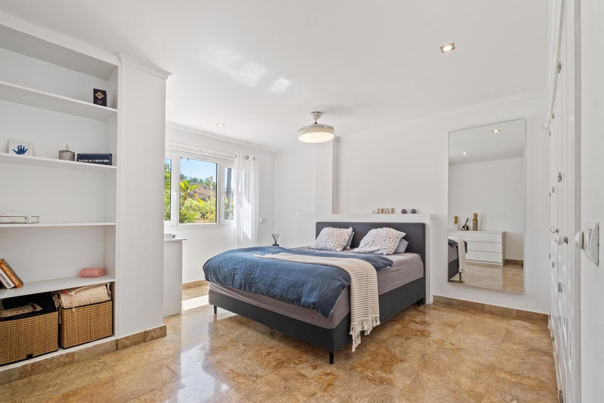 3 Bed Apartment for sale in The Golden Mile Costa Del Sol, Málaga, Spain