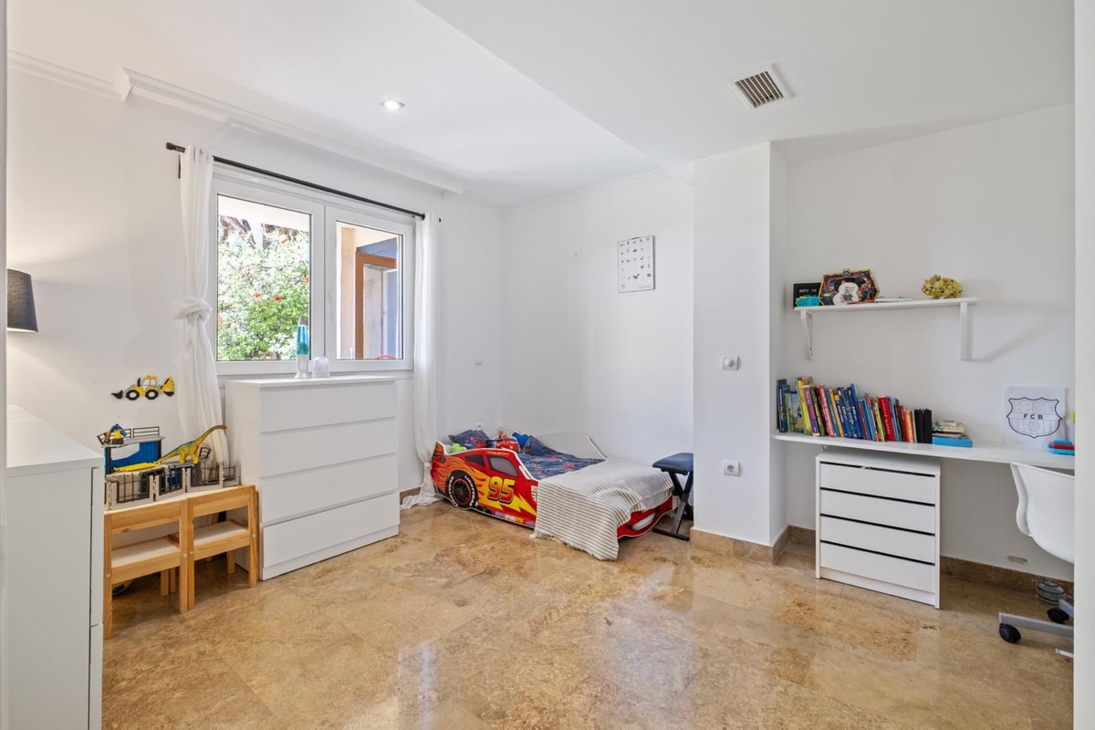 3 Bed Apartment for sale in The Golden Mile Costa Del Sol, Málaga, Spain
