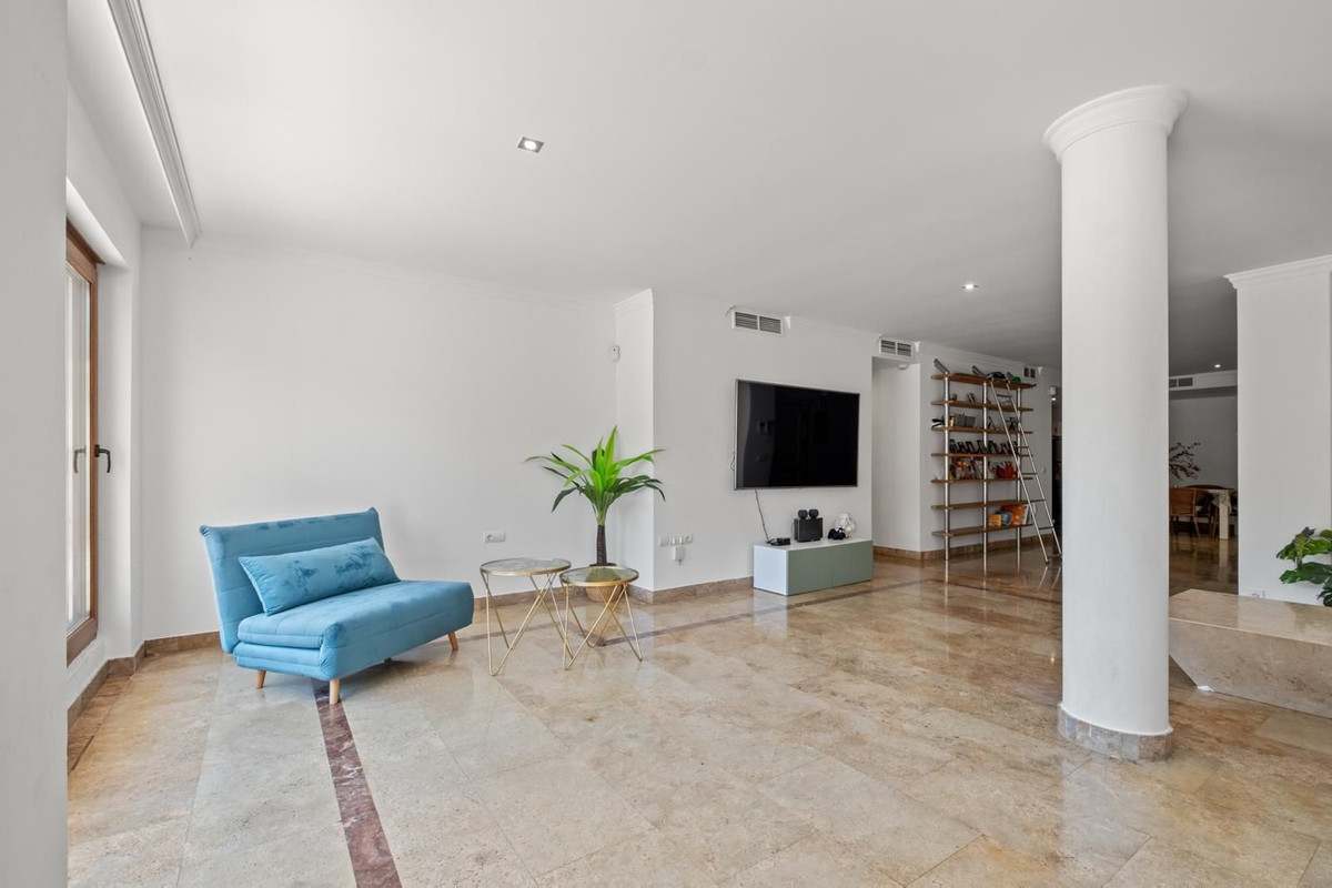 3 Bed Apartment for sale in The Golden Mile Costa Del Sol, Málaga, Spain
