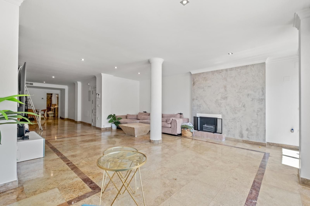 3 Bed Apartment for sale in The Golden Mile Costa Del Sol, Málaga, Spain