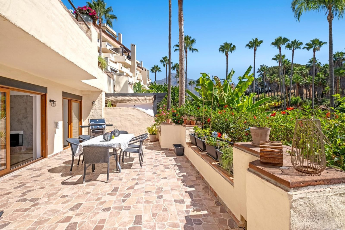 3 Bed Apartment for sale in The Golden Mile Costa Del Sol, Málaga, Spain