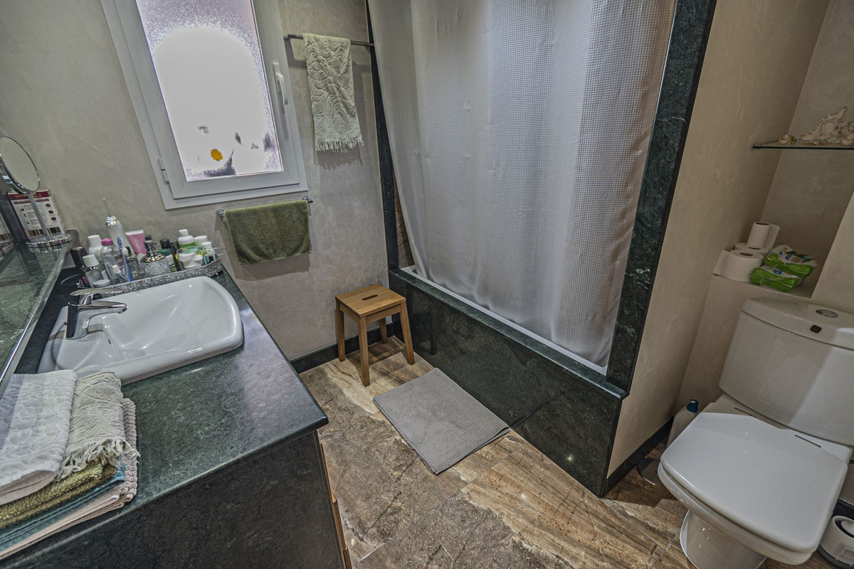 Se vende Apartamento en Planta Última de 2 dormitorios en Costa Del Sol, Málaga, España