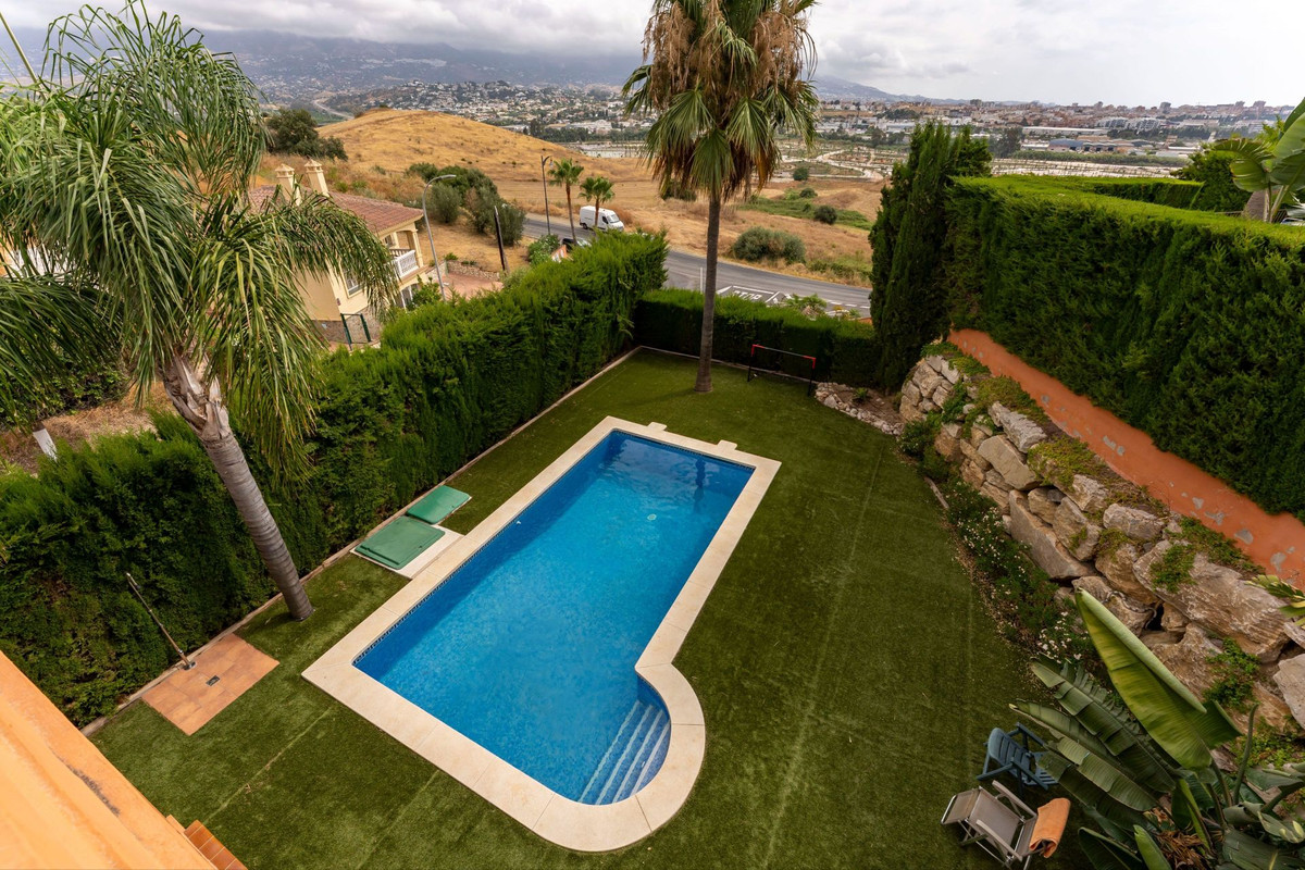 3 Bed Townhouse for sale in Cerros Del Aguila Costa Del Sol, Málaga, Spain