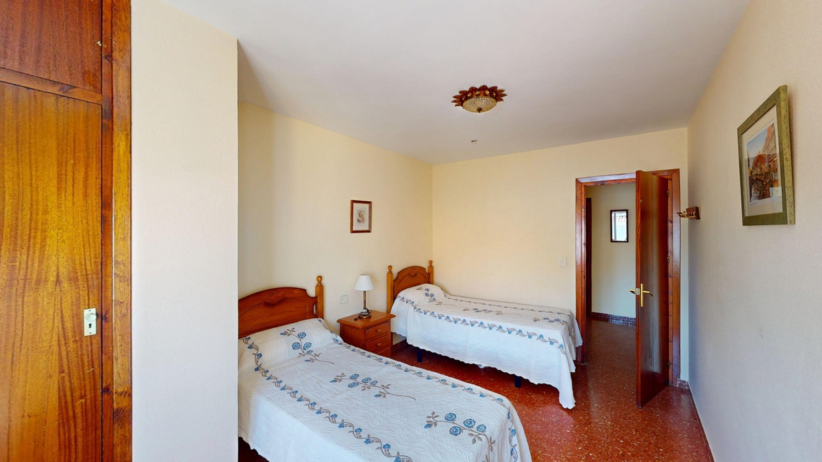 Se vende Apartamento Planta Media de 3 dormitorios en Costa Del Sol East, Málaga, España