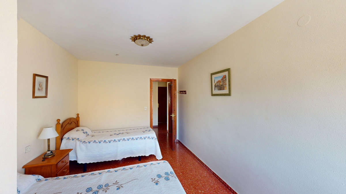 Se vende Apartamento Planta Media de 3 dormitorios en Costa Del Sol East, Málaga, España