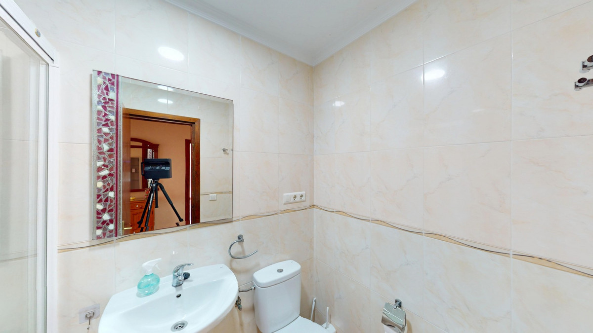 Se vende Apartamento Planta Media de 3 dormitorios en Costa Del Sol East, Málaga, España