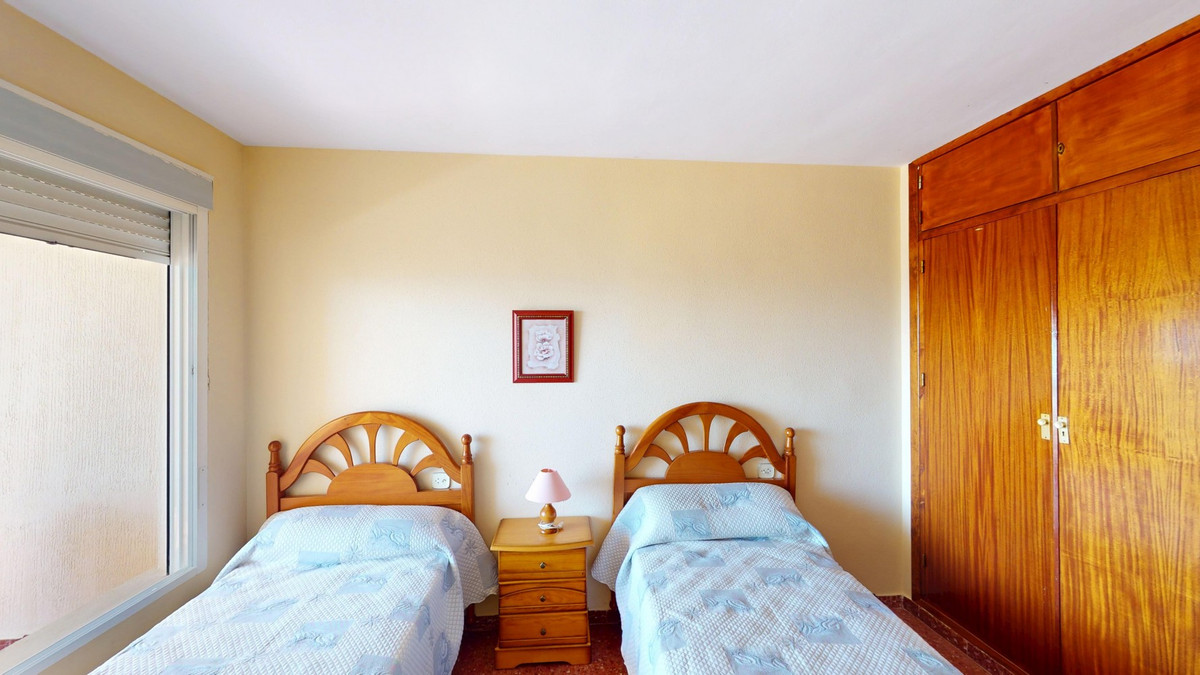 Se vende Apartamento Planta Media de 3 dormitorios en Costa Del Sol East, Málaga, España