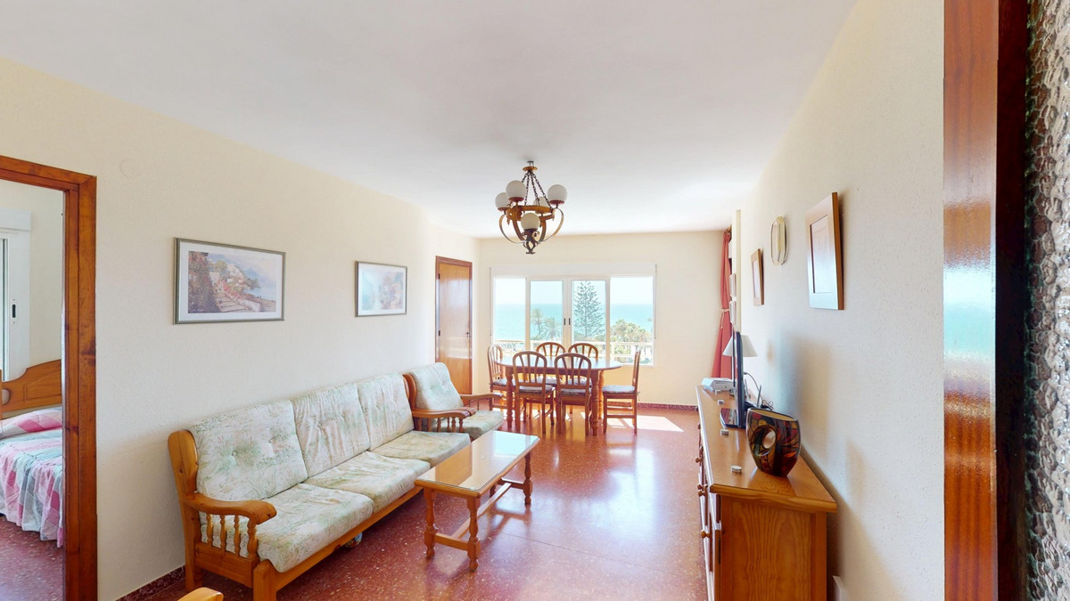 Se vende Apartamento Planta Media de 3 dormitorios en Costa Del Sol East, Málaga, España