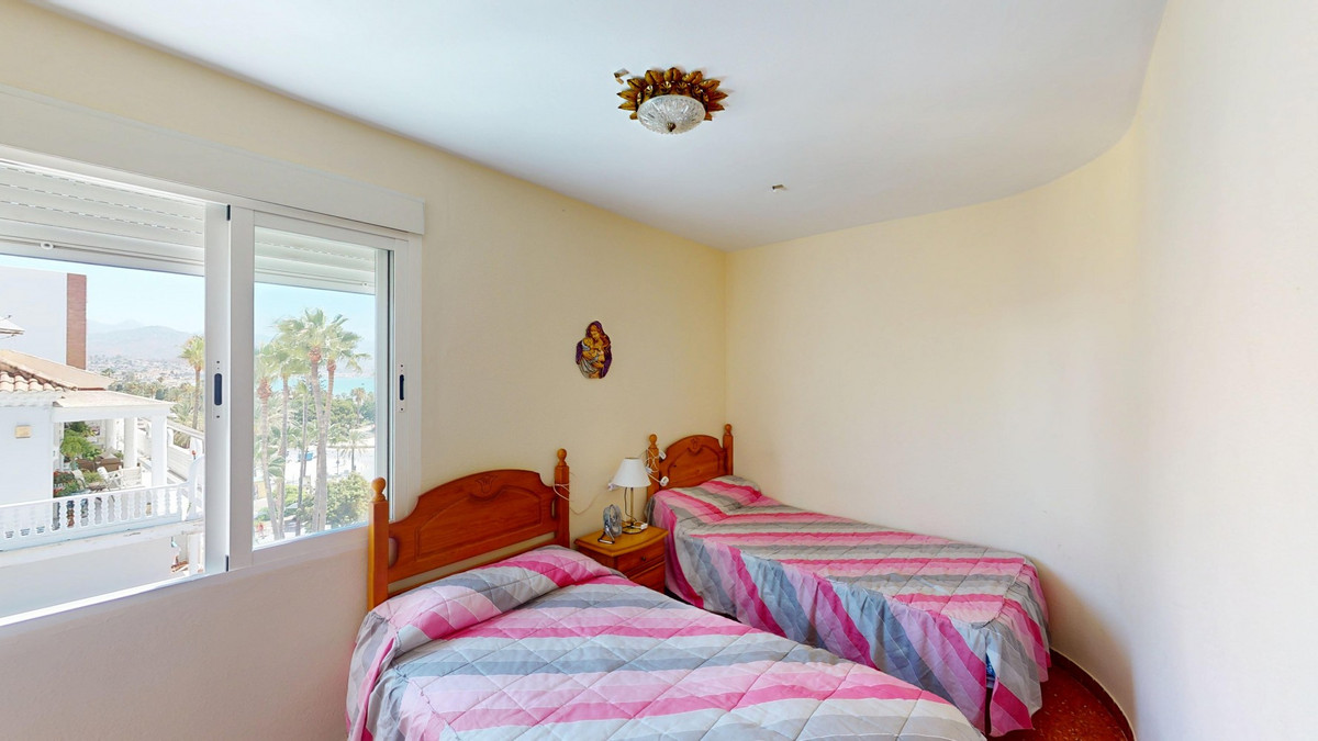 Se vende Apartamento Planta Media de 3 dormitorios en Costa Del Sol East, Málaga, España