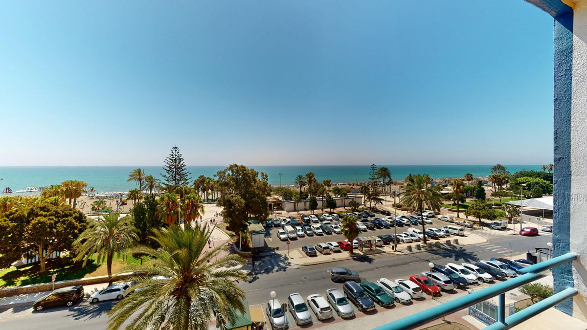 Se vende Apartamento Planta Media de 3 dormitorios en Costa Del Sol East, Málaga, España