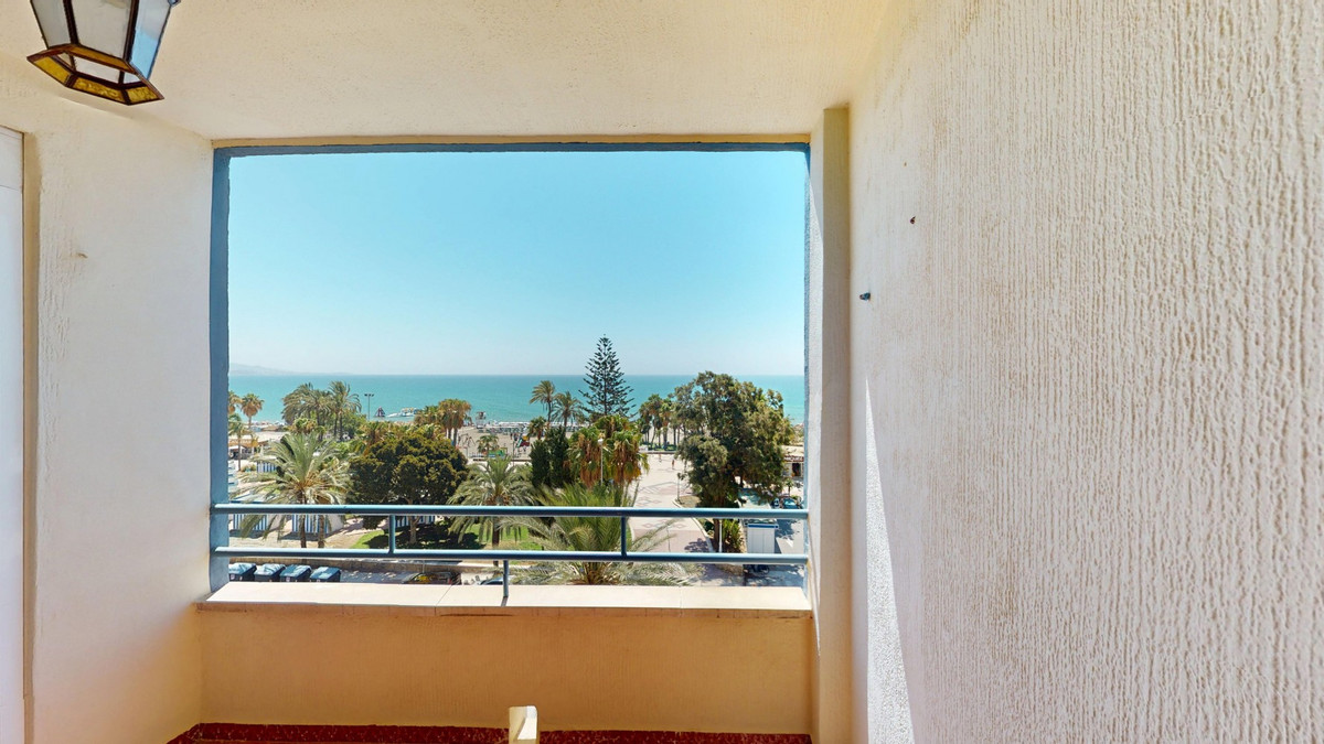 Se vende Apartamento Planta Media de 3 dormitorios en Costa Del Sol East, Málaga, España