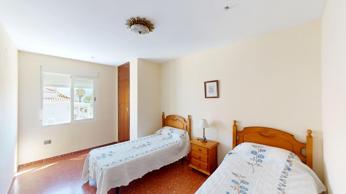 Se vende Apartamento Planta Media de 3 dormitorios en Costa Del Sol East, Málaga, España