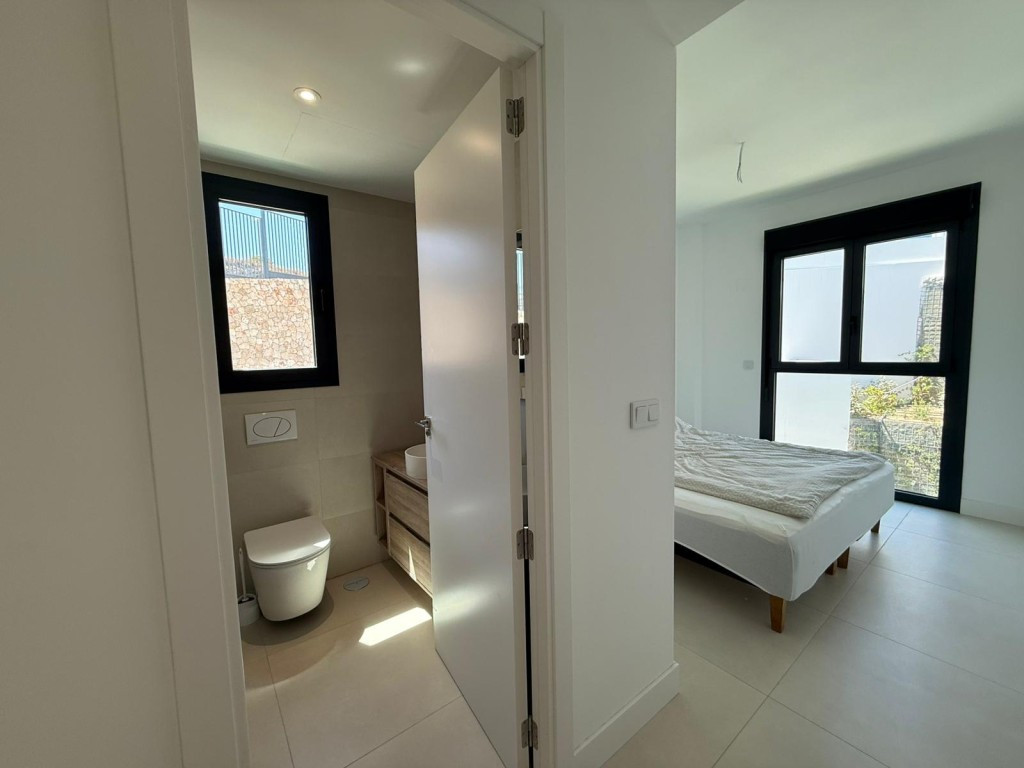 3 Bed Apartment for sale in Fuengirola Costa Del Sol, Málaga, Spain