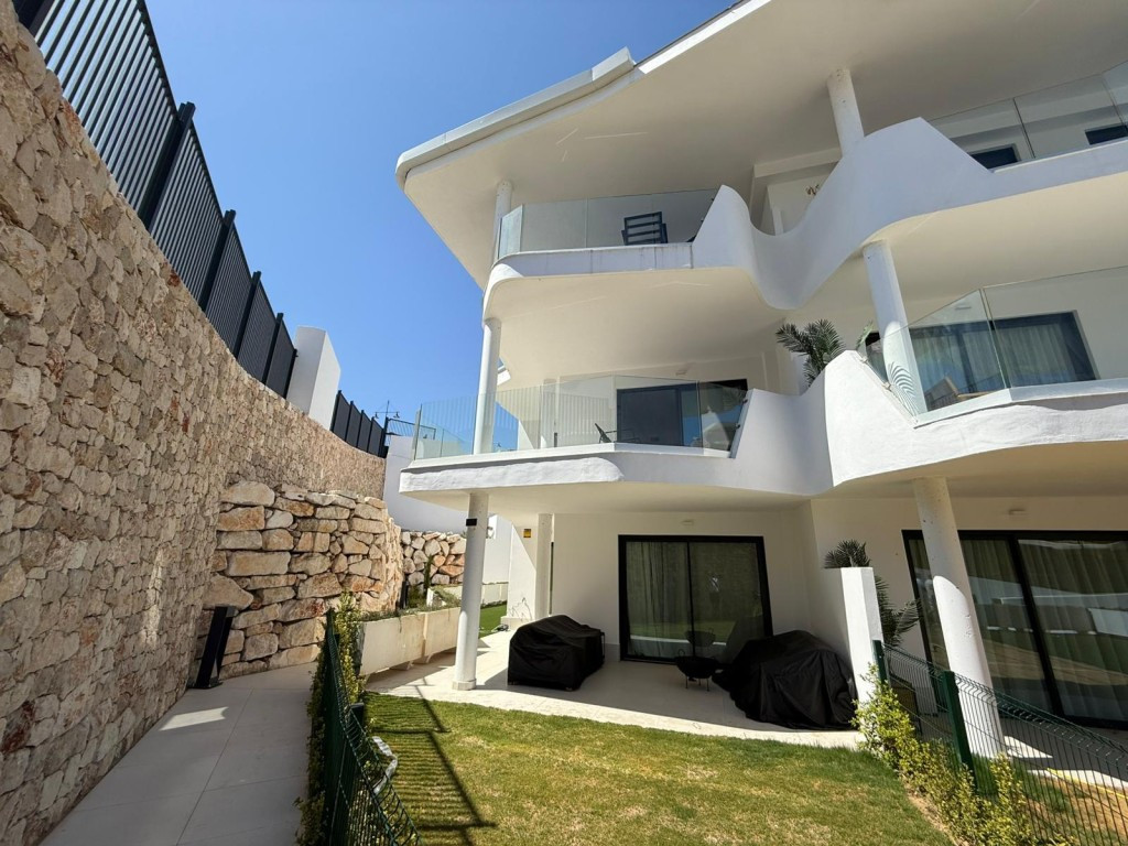 3 Bed Apartment for sale in Fuengirola Costa Del Sol, Málaga, Spain