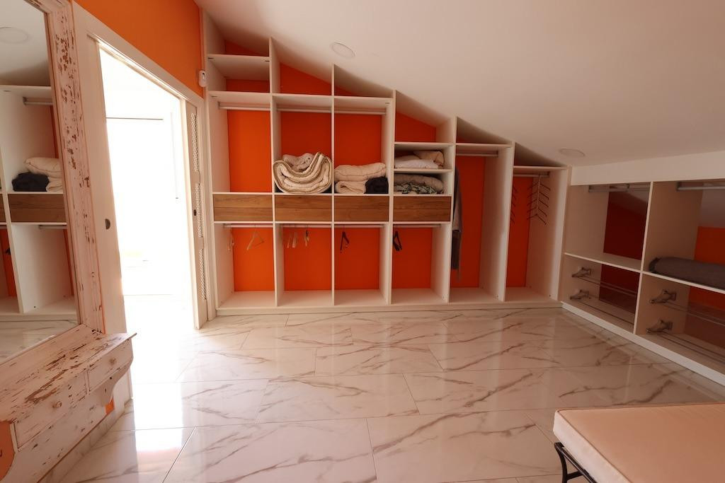 Se vende Villa - Chalet de 4 dormitorios en Costa Blanca, Alicante, España