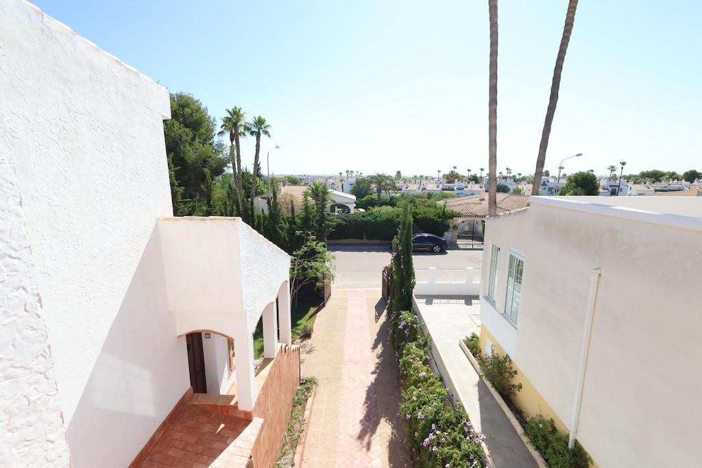 Se vende Villa - Chalet de 4 dormitorios en Costa Blanca, Alicante, España