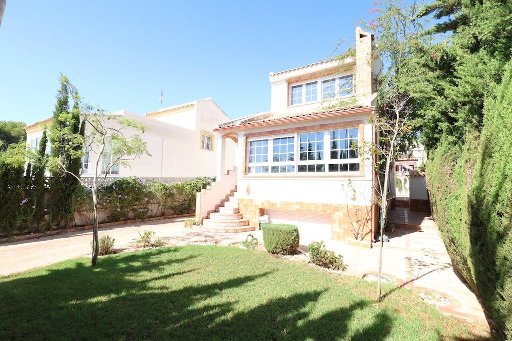 Se vende Villa - Chalet de 4 dormitorios en Costa Blanca, Alicante, España