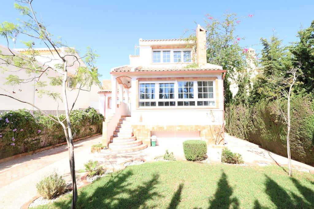 Se vende Villa - Chalet de 4 dormitorios en Costa Blanca, Alicante, España