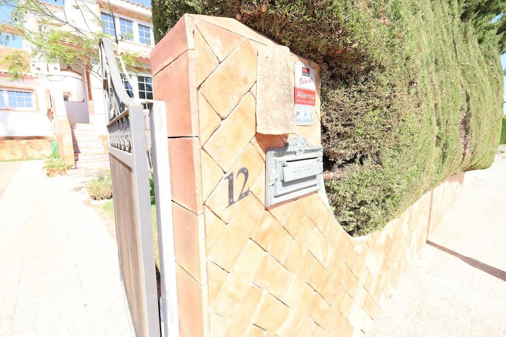 Se vende Villa - Chalet de 4 dormitorios en Costa Blanca, Alicante, España