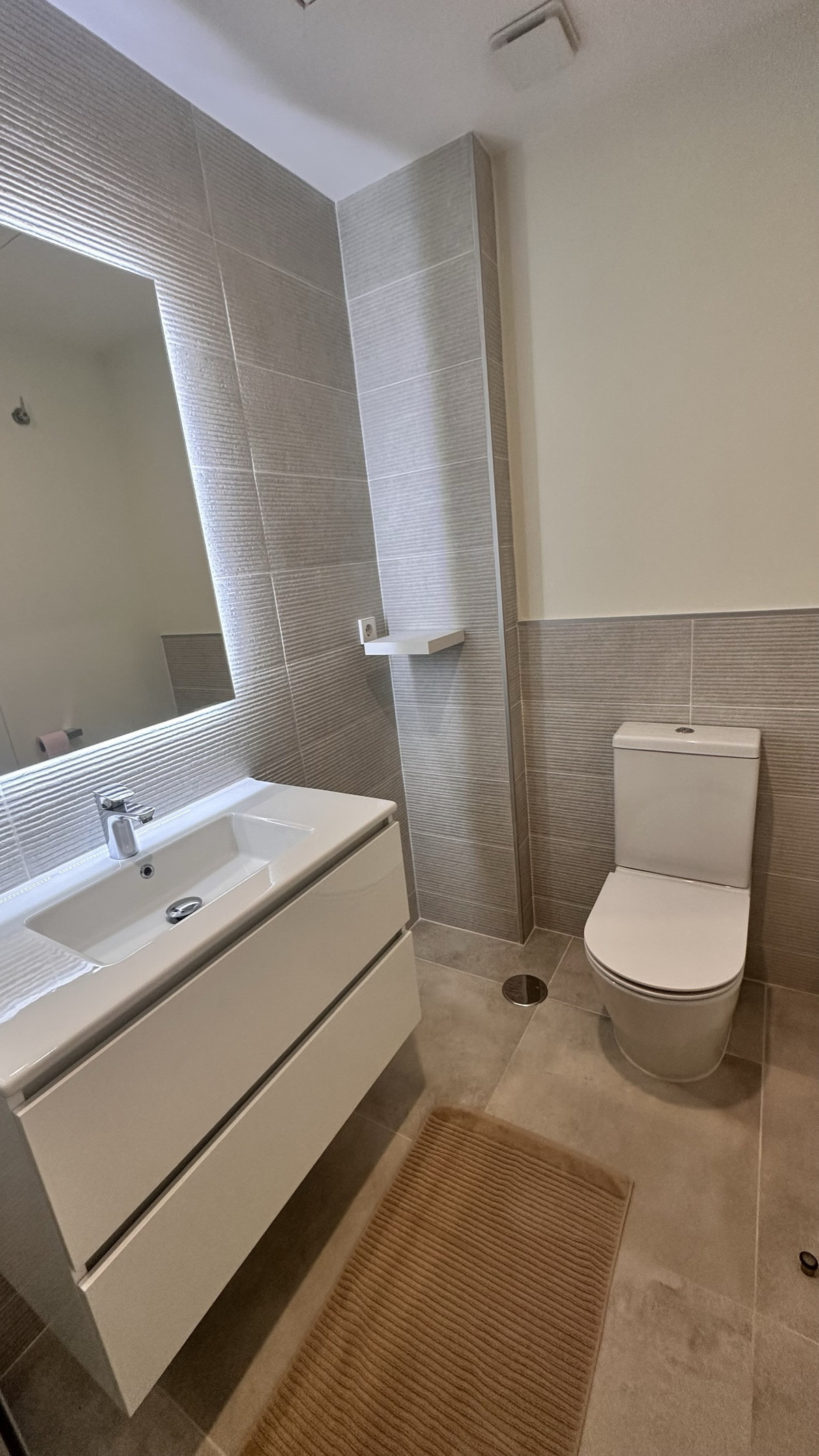 Se vende Apartamento Planta Media de 2 dormitorios en Costa Del Sol, Málaga, España
