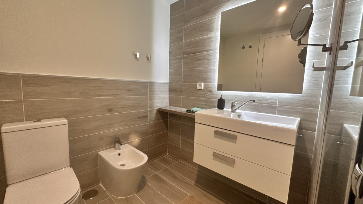 Se vende Apartamento Planta Media de 2 dormitorios en Costa Del Sol, Málaga, España