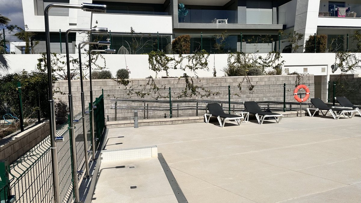 Se vende Apartamento Planta Media de 2 dormitorios en Costa Del Sol, Málaga, España