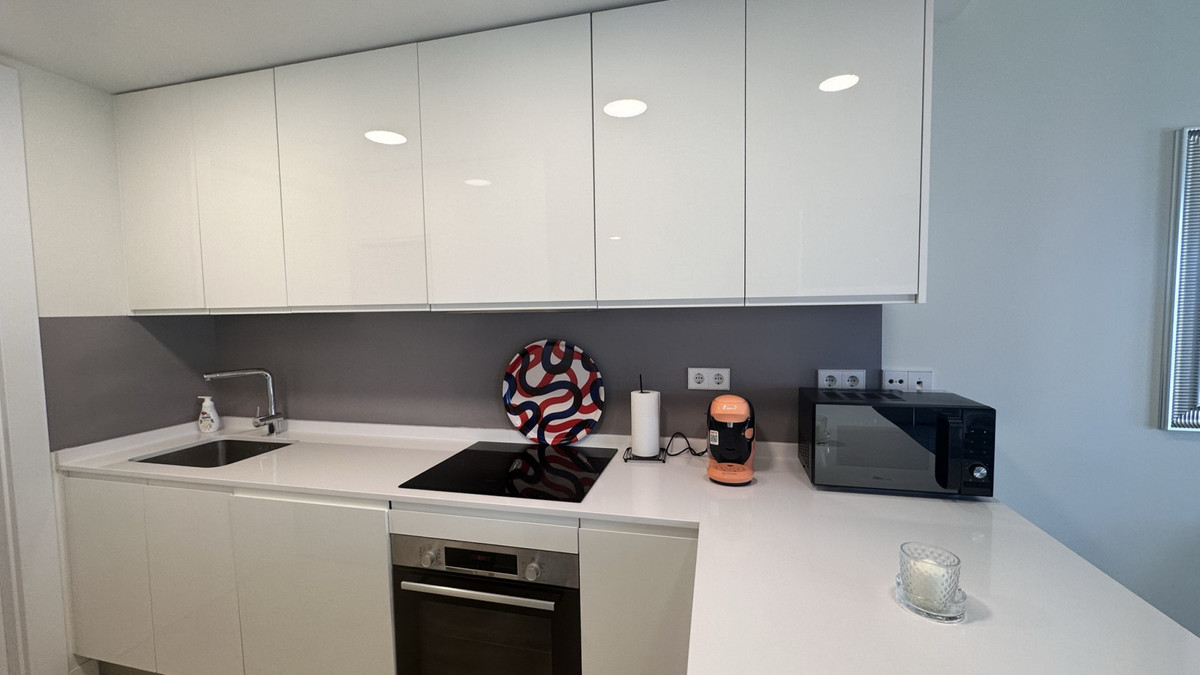 Se vende Apartamento Planta Media de 2 dormitorios en Costa Del Sol, Málaga, España