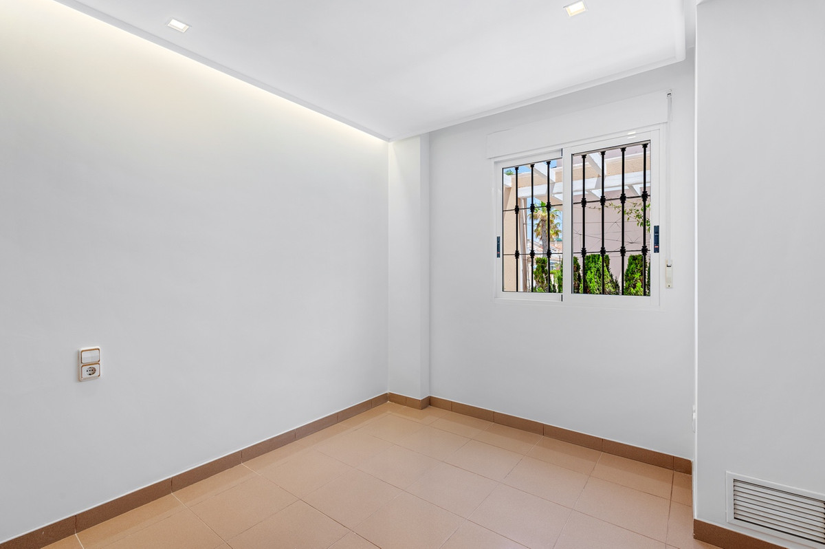 4 Bed Townhouse for sale in Torrevieja Costa Blanca, Alicante, Spain