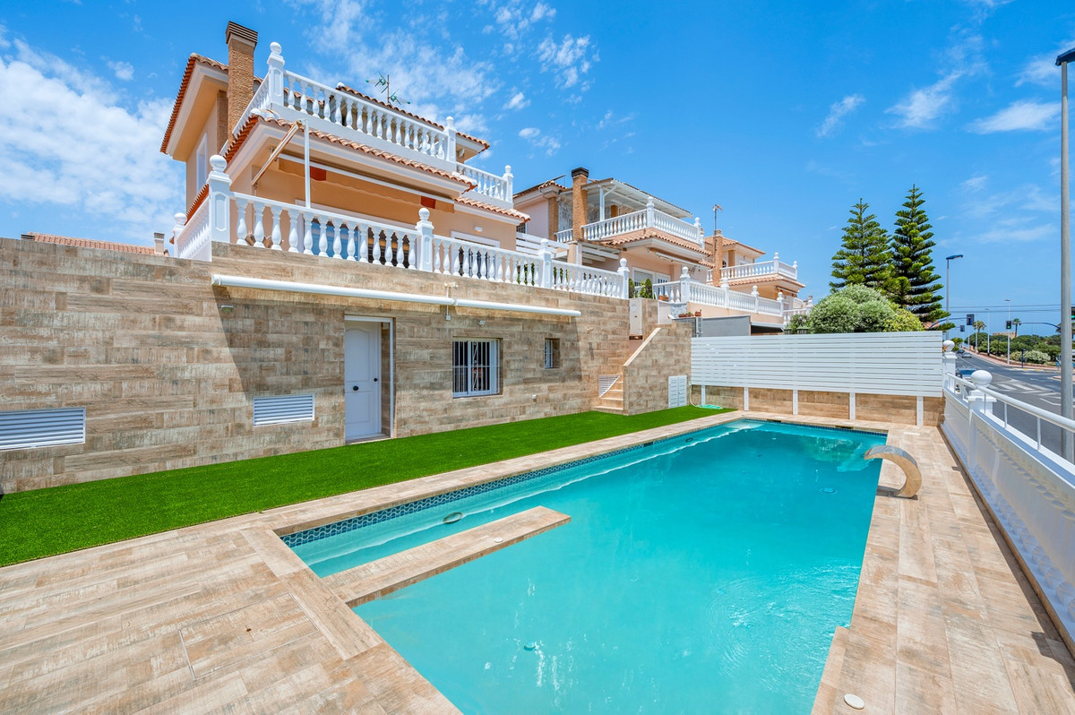 4 Bed Townhouse for sale in Torrevieja Costa Blanca, Alicante, Spain